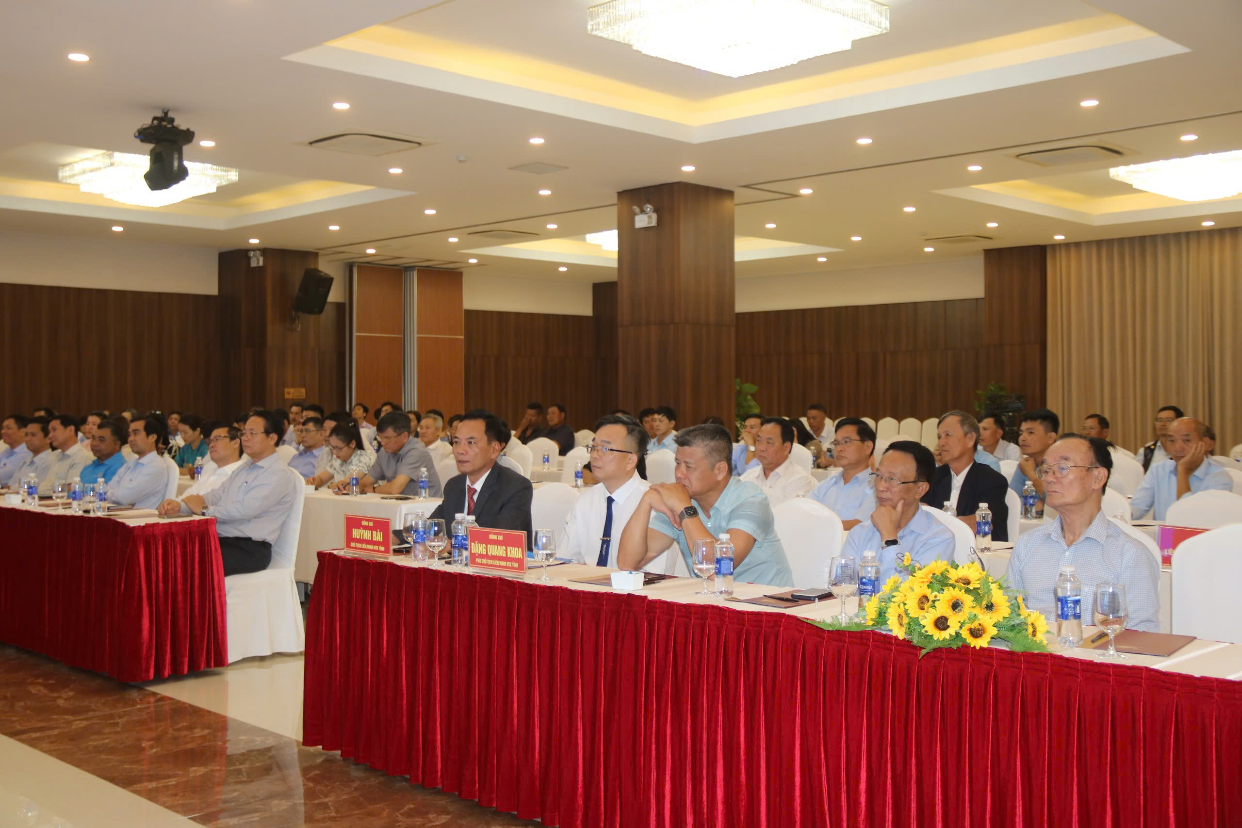 các đại biểu tham dự